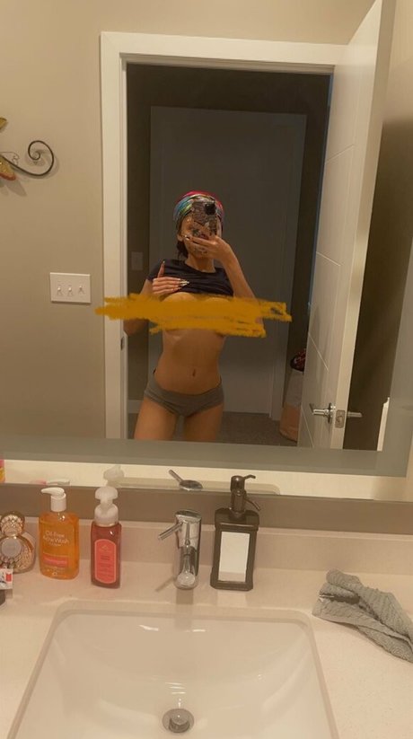 cutiewet pretty model image