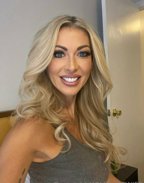 college girl onlyfans hot images