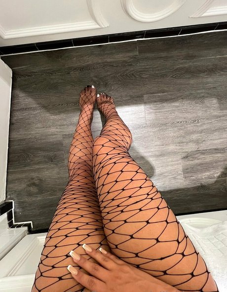 delilahbellerae model top gallery