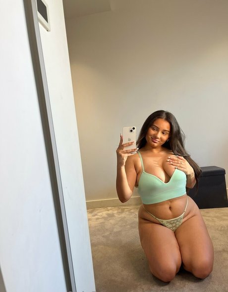 delilahbellerae nudes star gallery