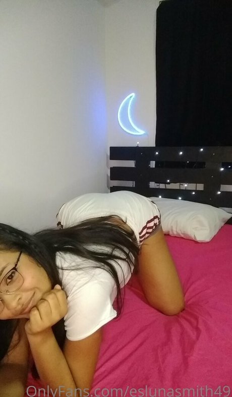 eslunasmith49 adult model picture