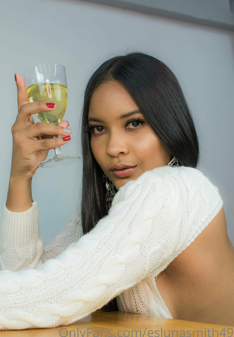 eslunasmith49 nude star pics