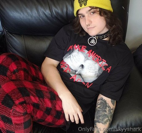 skyyshark sexy model photo