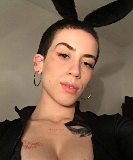 uniquesait pornstar naked photo