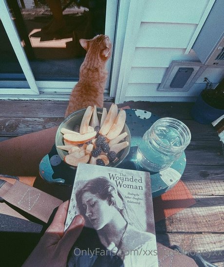 xxsacredhoneyxx adult actress pics