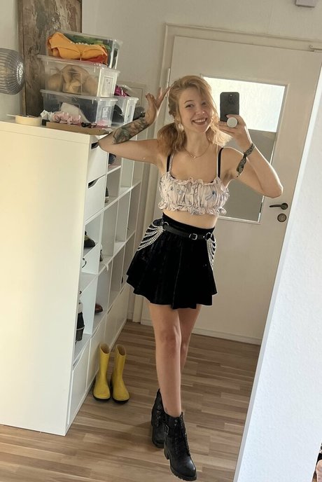 vleafnin pretty pornstar pics