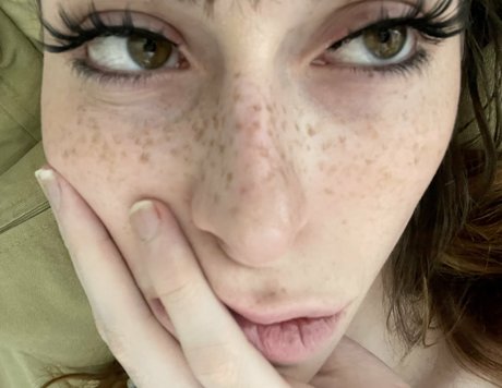 Aria Faye top model pictures