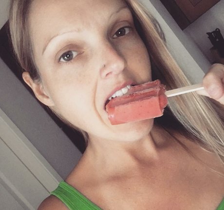 HealthyHappyFitandProud sex actress img