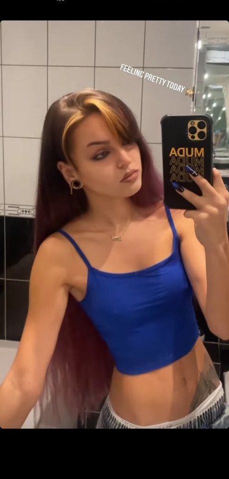 Andrasta erotic model img