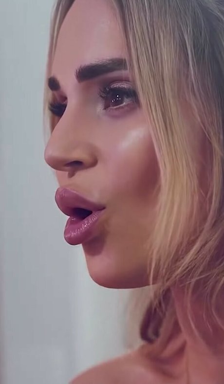 Rosanna Pansino star exclusive image