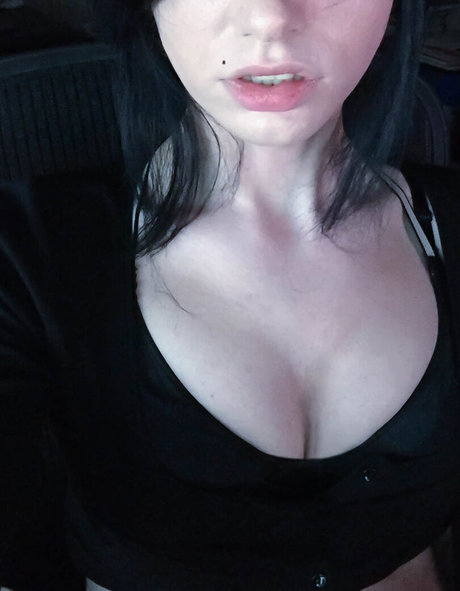 Kalindra Chan model erotic picture