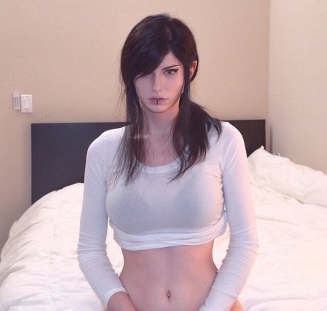 Kalindra Chan adult model photos