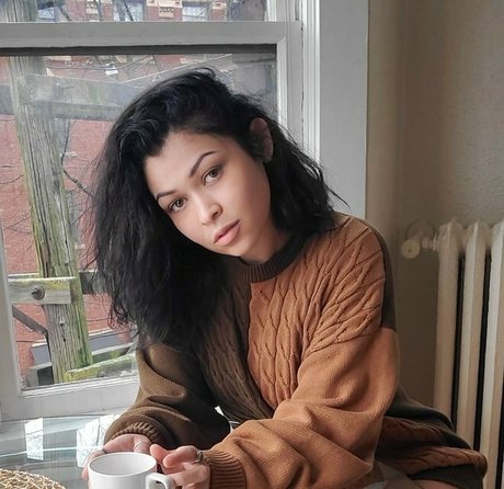 Pinksaltmoon model best picture