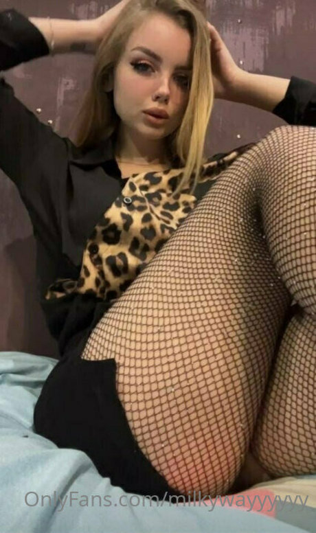 tiiiiits queen art actress photos