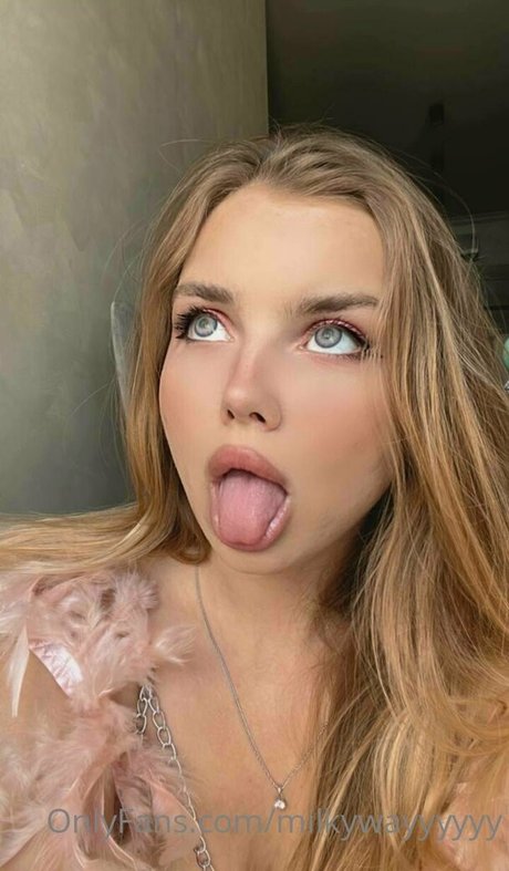 tiiiiits queen model top picture