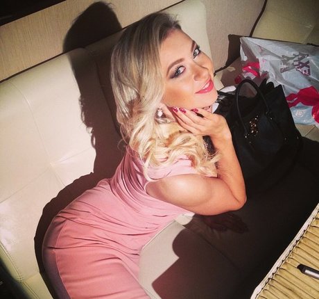 Polina Logunova model pretty image