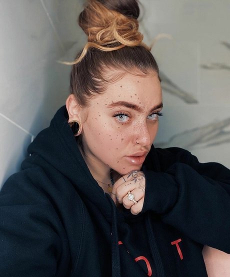 Brooklyn Nicolina pornstar sex photos