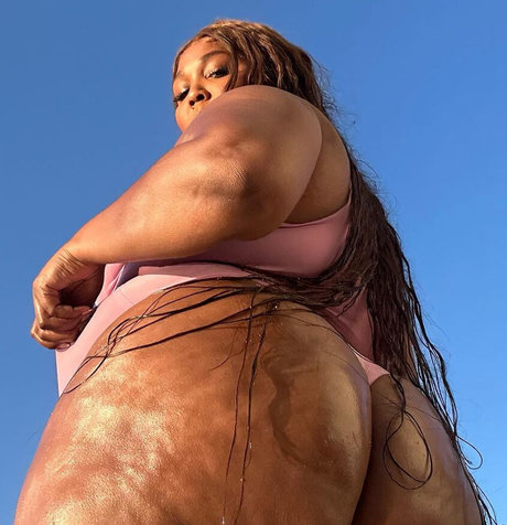 Lizzo star nudes pics
