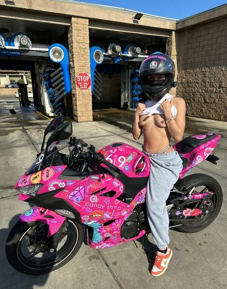 aaliyahfuckingcruz pornstar naked galleries