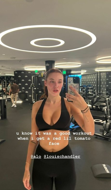 Olivia OBrien pornographic model pics