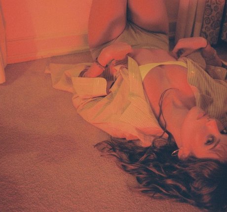 Olivia OBrien beautiful model images