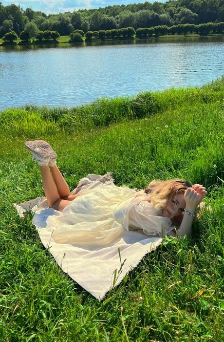 Shadsi model naked image