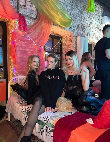 Shadsi model beautiful pictures