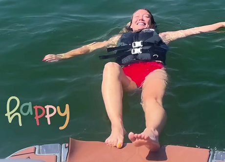 Hillary Duff nudes actress photo