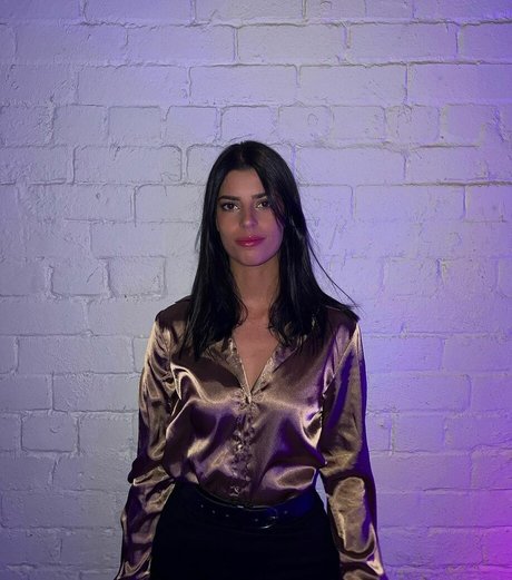 Develique pretty actress pictures