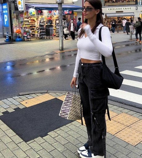 Develique star pornographic image