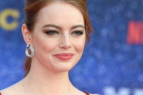 Emma Stone nudes model gallery