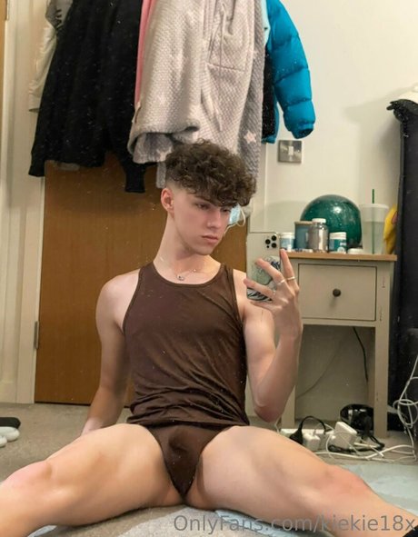 kiekie18x naked pornstar pic