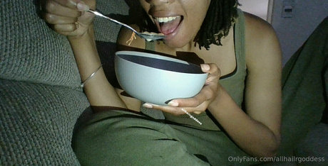 allhailrgoddess free model picture