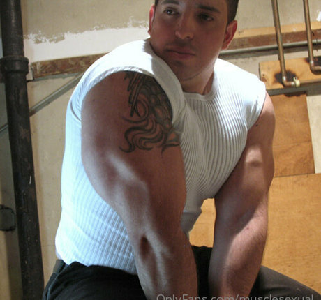 musclesexual model nude pictures