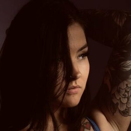 magxnumb naked model pic