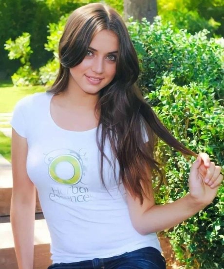 Ana De Armas exclusive star galleries