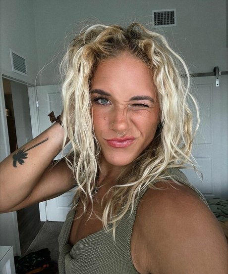 Sol Ruca hot star images