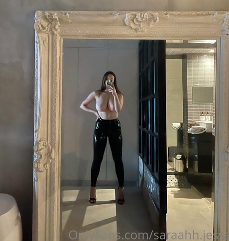 Sarah Barton model nude pic