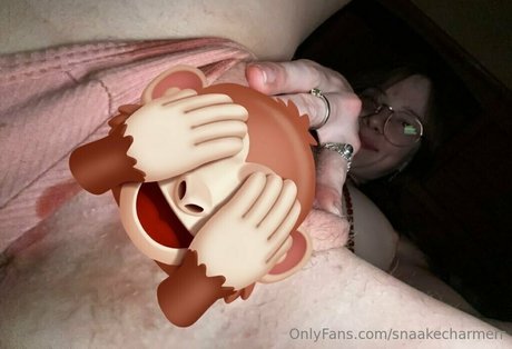snaakecharmerr pornstar nude photos