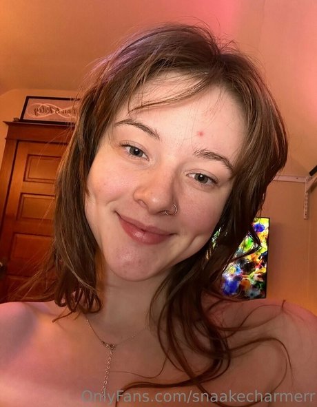 snaakecharmerr sex model pic