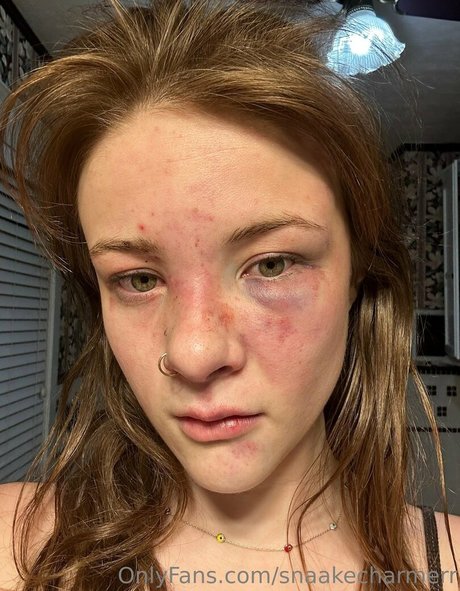 snaakecharmerr art model pic