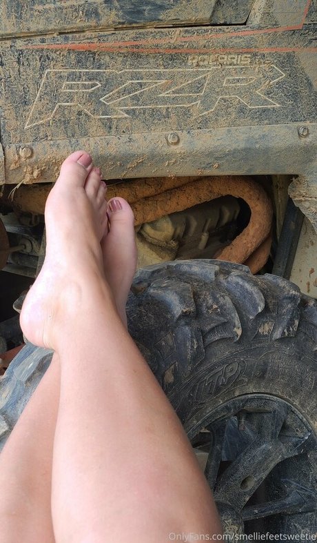 smelliefeetsweetie best model picture