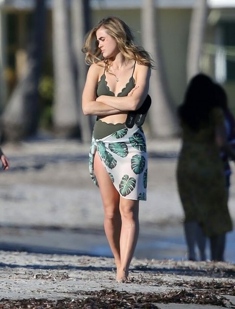 Melissa Roxburgh star best pictures