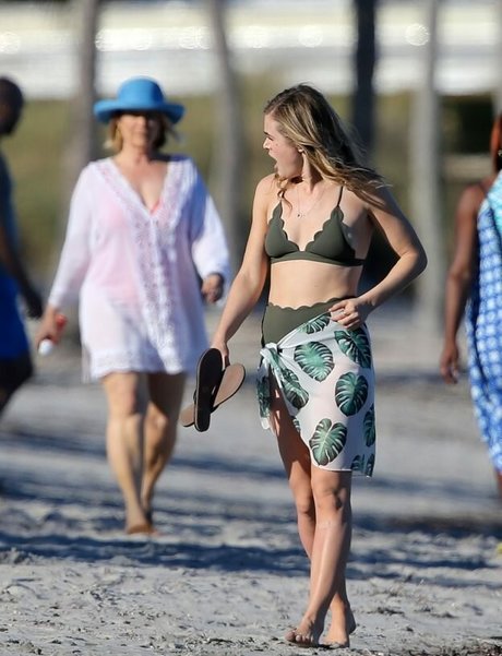 Melissa Roxburgh star nude img