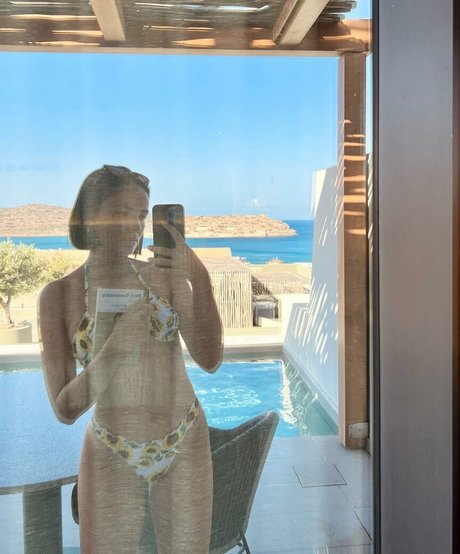 Agathe Auproux adult actress picture