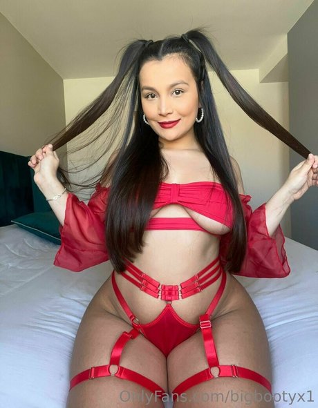 bigbootyx1 model hot pictures