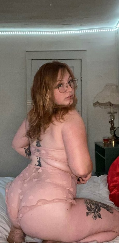 mak chubby model hot pictures