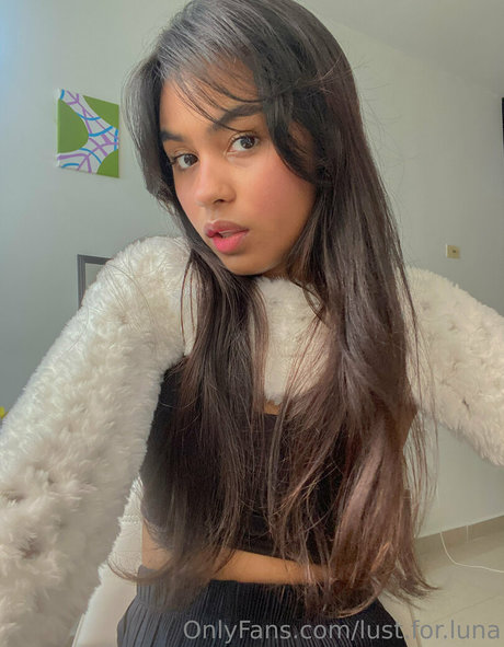 lust for luna adult model image