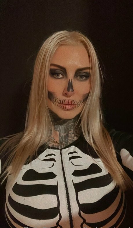 bxblackout model naked image