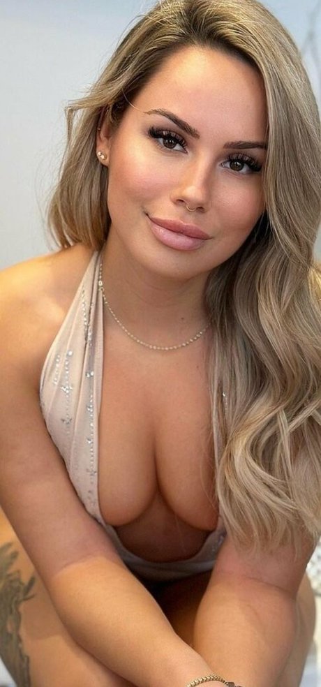 Belle Emmanuelle beautiful star pics